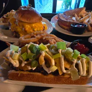 Gigglewaters: Spirited speakeasy elevates comfort food